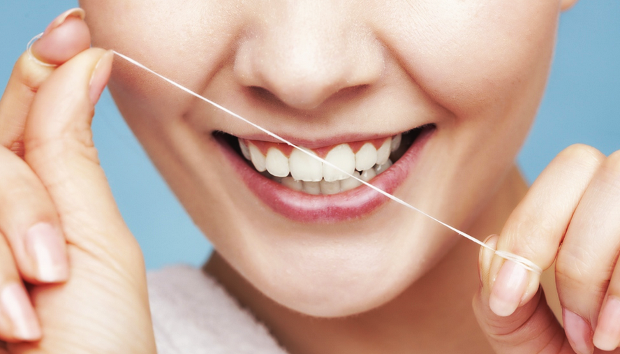 Aprende a usar adecuadamente el hilo dental