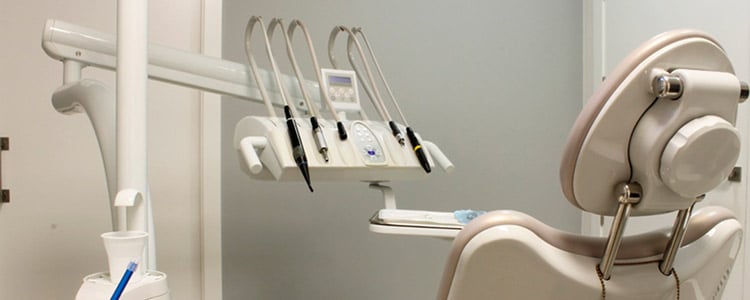 Costo de un implante dental