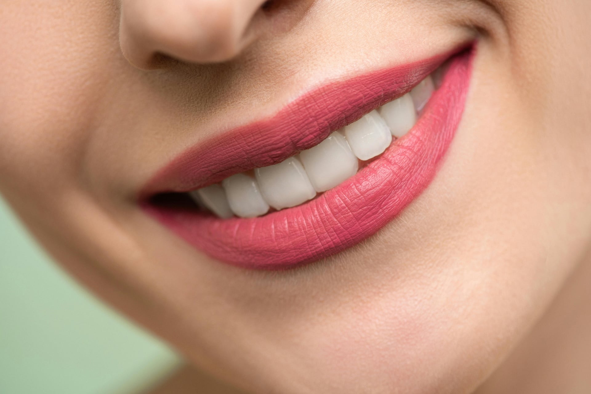 ¿Qué soluciones estéticas existen para mejorar la apariencia de los dientes?